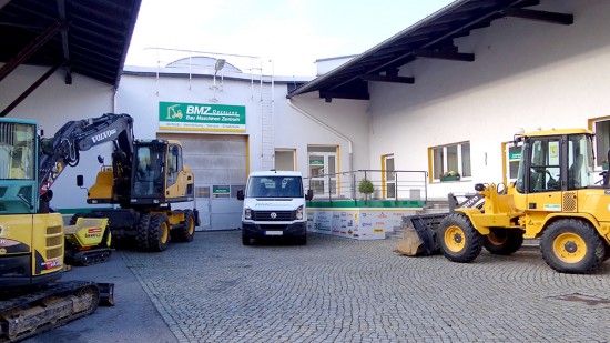 Hofeinfahrt BMZ BauMaschinenZentrum Oberland GmbH